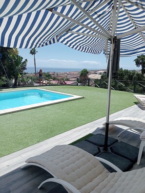 Pool - Sunset and oceanview 1 bedroom apartment with shared pool (Las Palmas)