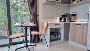 Fridge, microwave, stovetop, toaster