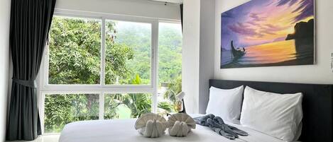 2 bedrooms, iron/ironing board, internet, bed sheets