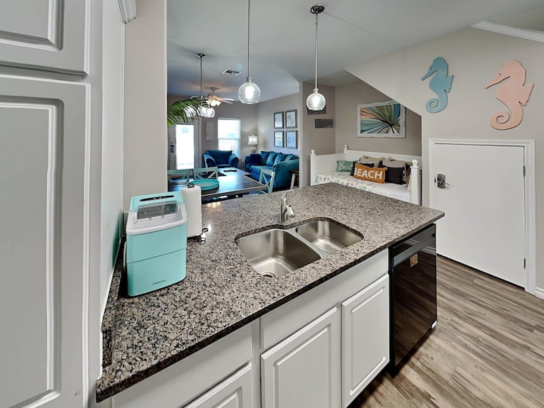 Trestles | Pet-friendly + Steps To Pool & Beach - Corpus Christi, TX