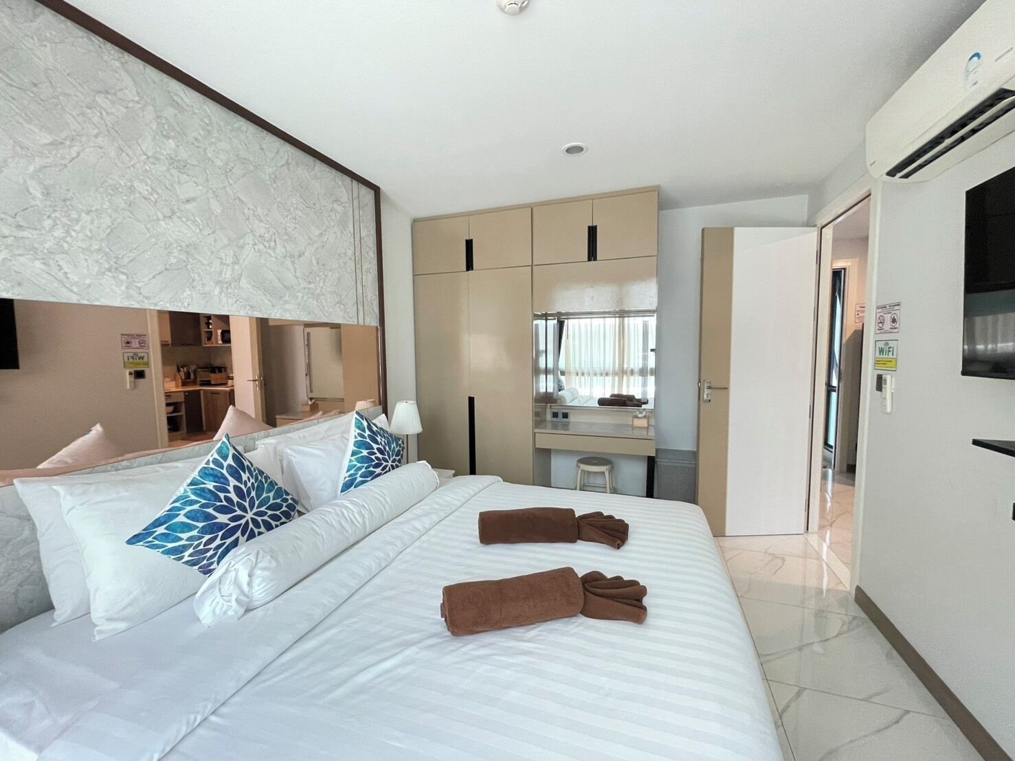 1 bedroom, iron/ironing board, internet, bed sheets