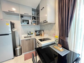 Fridge, microwave, stovetop, toaster - BO504 - 1 Bedroom Serviced Apartment with Bathtub at Ao Nang Beach (Tambon Ao Nang)