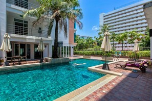 Pool - 6-18 3 Bdr Spacious Penthouse with shared Pool (Tambon Patong)