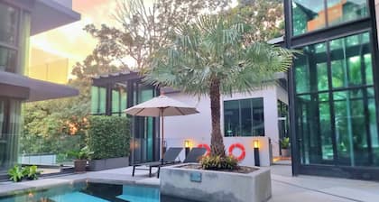 B506 – Serviced Apartment mit 1 Schlafzimmer im obersten Stockwerk mit Poolblick am Strand von Ao Nang