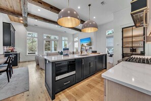 Fridge, microwave, oven, stovetop - ☀️Private Heated Pool-5BR 30A-Sandpiper in Watercolor (Santa Rosa Beach)