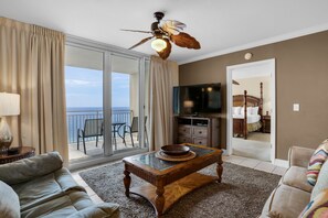 Smart TV - 🏝️Gulf Front-2 Pools-XL Balcony-Onsite Starbucks-Emerald Beach 930🏝️ (Panama City Beach)