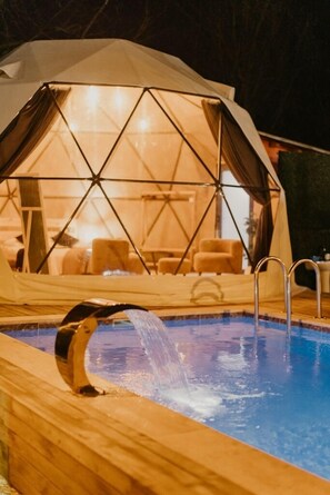 Quarto design, 1 cama de casal, vista para a piscina | 1 quarto, roupas de cama antialérgicas, Wi-Fi de cortesia, roupa de cama