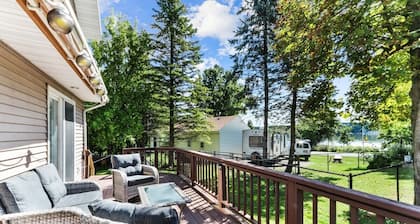 Como Lakeview Loft | Massive Wraparound Deck w/Filtered Lake Views| Firepit | Hot Tub