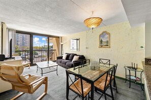 TV - Sea Watch 119, a whimsical oceanfront retreat! (Ocean City)