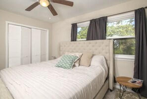 5 bedrooms, free WiFi, bed sheets