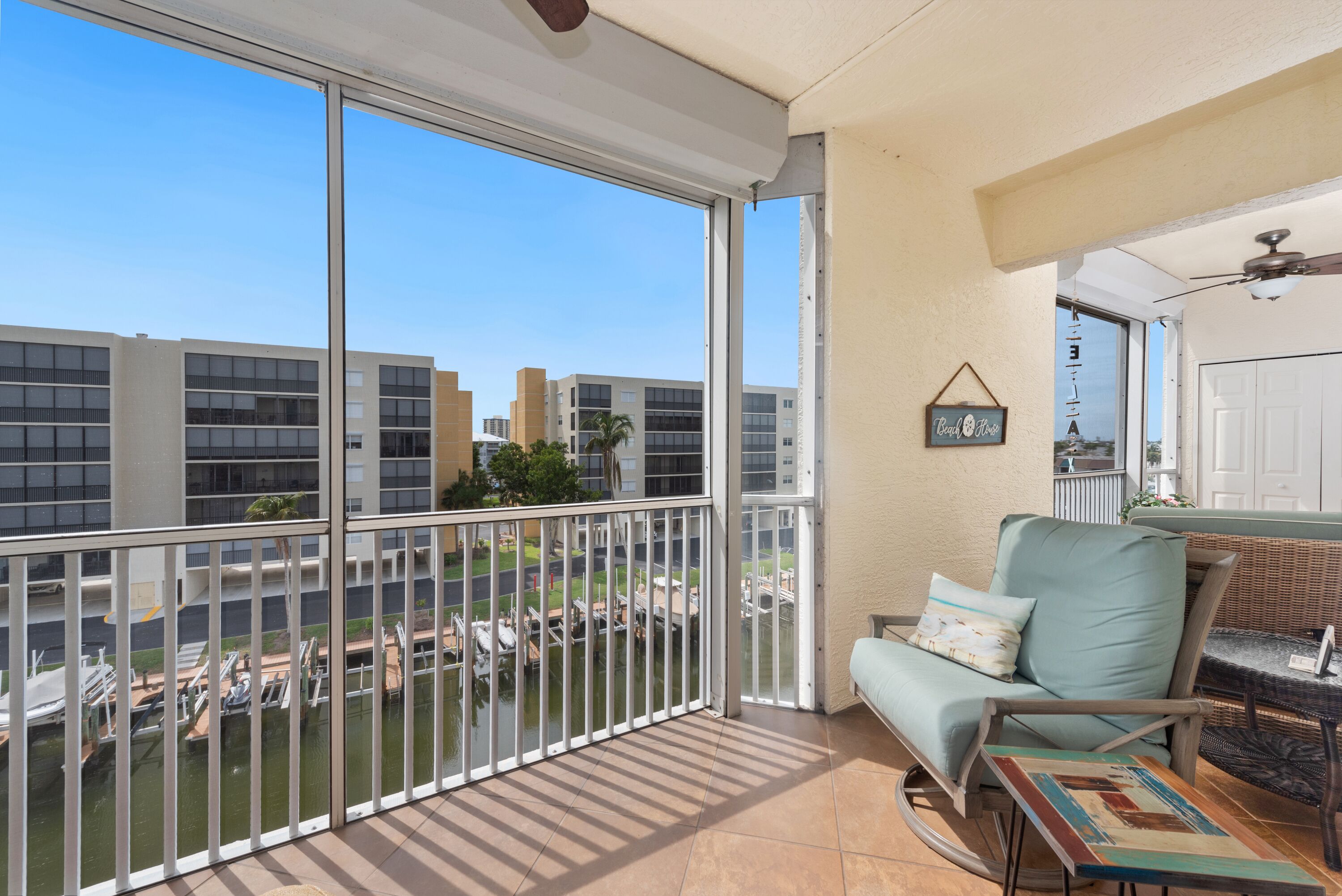 Great Amenities - Canal Views - Walk to Beach - 2BR Casa Marina II #431