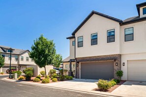 Townhome, 4 Bedrooms | Exterior - Ocotillo #1 4 Bedroom Townhouse (Santa Clara)