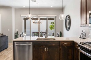 Townhome, 4 Bedrooms | Private kitchen | Fridge, oven, coffee/tea maker, toaster - Ocotillo #1 4 Bedroom Townhouse (Santa Clara)