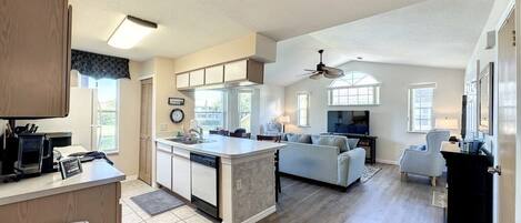 Condo, 3 Bedrooms | Private kitchen