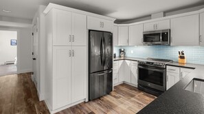 Condo, 4 Bedrooms | Private kitchen | Fridge, oven, coffee/tea maker, electric kettle - La Pasta At Mad House 4 Bedroom Condo by RedAwning (Warren)