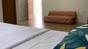 1 bedroom, desk, WiFi (free), bed sheets - Benbi (San Juan)