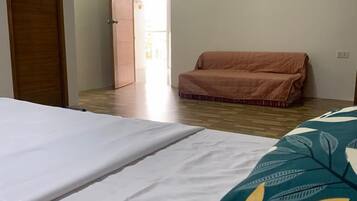 1 bedroom, desk, free WiFi, bed sheets