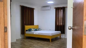 1 bedroom, desk, free WiFi, bed sheets
