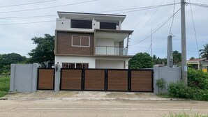 Front of property - Benbi (San Juan)