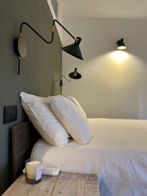 2 bedrooms, in-room safe, desk, iron/ironing board