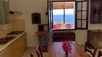 Frigorifero, forno, piano cottura, macchina per tè/caffè