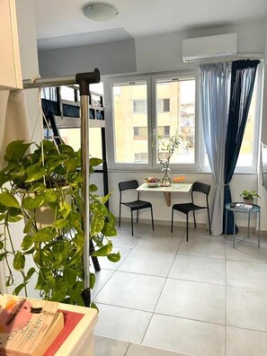 Interior - Owls Nest 4 (Athina)