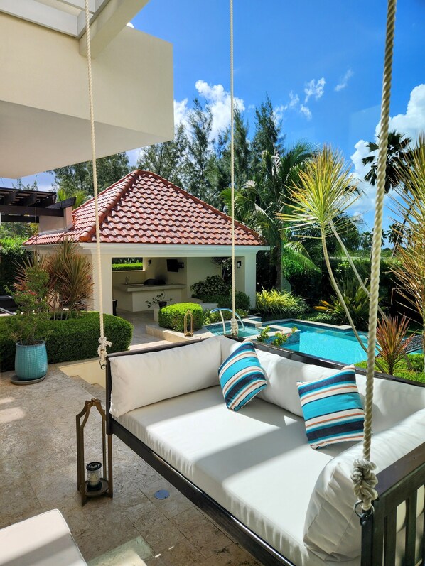 Terrace/patio - Golf lovers' paradise with resort style amenities(Pet Friendly) (Grand Cayman)