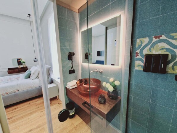 1 chambre, fer et planche à repasser, accès au Wi-Fi (inclus)