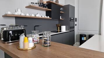 Wasserkocher mit Kaffee-/Teezubehör, Toaster