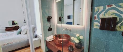 1 chambre, fer et planche à repasser, Wi-Fi gratuit, draps fournis