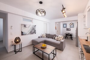 エコノミー アパートメント 専用バスルーム | リビング エリア | 55 インチのスマートテレビ (デジタル放送視聴可)、Netflix、ストリーミングサービス