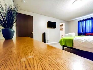 3 bedrooms, iron/ironing board, free WiFi, bed sheets
