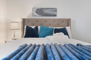3 Schlafzimmer, Schreibtisch, Bügeleisen/Bügelbrett, Reisekinderbett