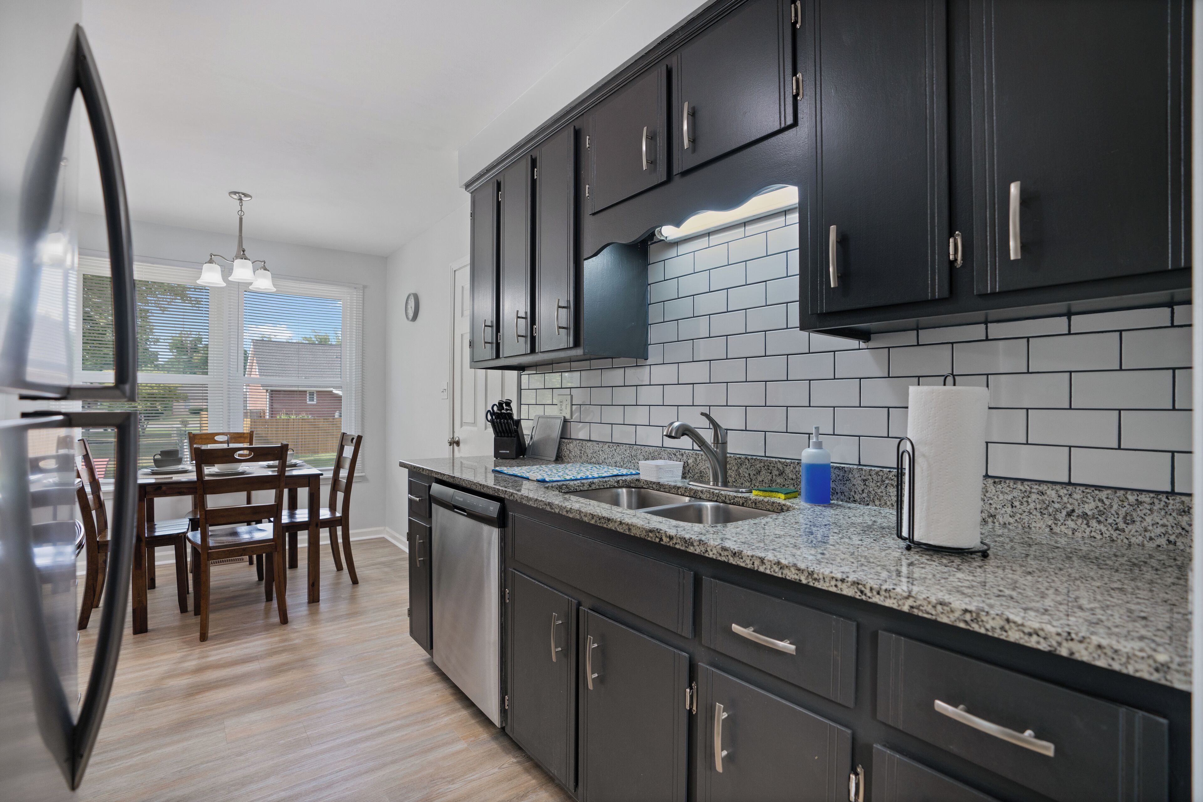 雪櫃、微波爐、焗爐、爐具