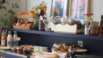 Daily buffet breakfast (EUR 9 per person)