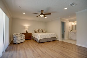 House (5 Bedrooms) | 5 bedrooms, desk, laptop workspace, iron/ironing board