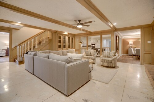 Poolside Oasis Near Medical Center & NRG Stadium!