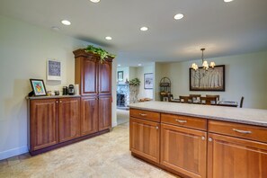 Dining - Charming Anchorage Home w/ Private Hot Tub! (Anchorage)