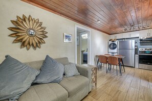 Interior - 2 Blocks to Sand! Breezy Atlantic Beach Escape (Myrtle Beach)