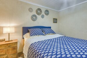 Interior - 2 Blocks to Sand! Breezy Atlantic Beach Escape (Myrtle Beach)