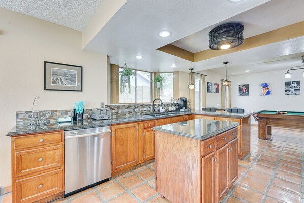 House (4 Bedrooms) | Interior - Family-friendly Home w/ Pool & Fire Pit in Peoria (Peoria)