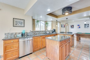 House (4 Bedrooms) | Interior - Family-friendly Home w/ Pool & Fire Pit in Peoria (Peoria)