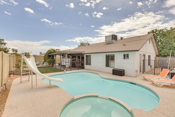 House (4 Bedrooms) | Front of property