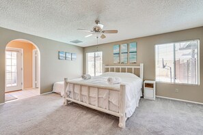 House (4 Bedrooms) | Interior - Family-friendly Home w/ Pool & Fire Pit in Peoria (Peoria)