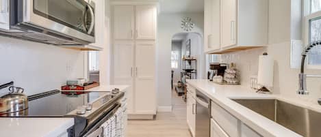 House (2 Bedrooms) | Interior