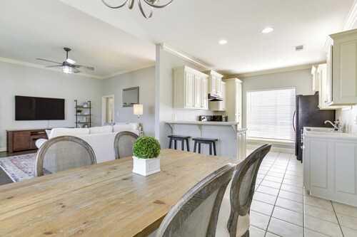 Canalfront Baton Rouge Home w/ Patio: 6 Mi to Lsu!