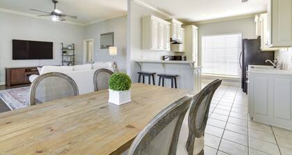 Canalfront Baton Rouge Home w/ Patio: 6 Mi to Lsu!