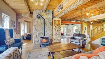 House (5 Bedrooms) | Front of property