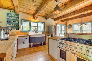 House (5 Bedrooms) | Interior