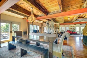 House (5 Bedrooms) | Interior